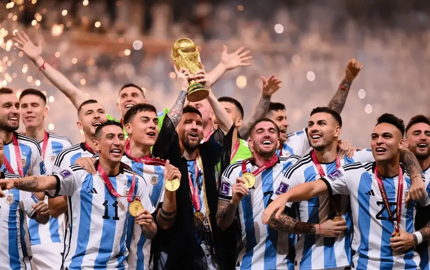 2026世界盃賭盤大解析:冷門與熱門的勝算博弈 2 2026世界盃賭盤大解析:冷門與熱門的勝算博弈 對於世界盃賭盤 阿根廷一直是奪冠大熱門 2022年世界盃冠軍隊伍 阿根廷