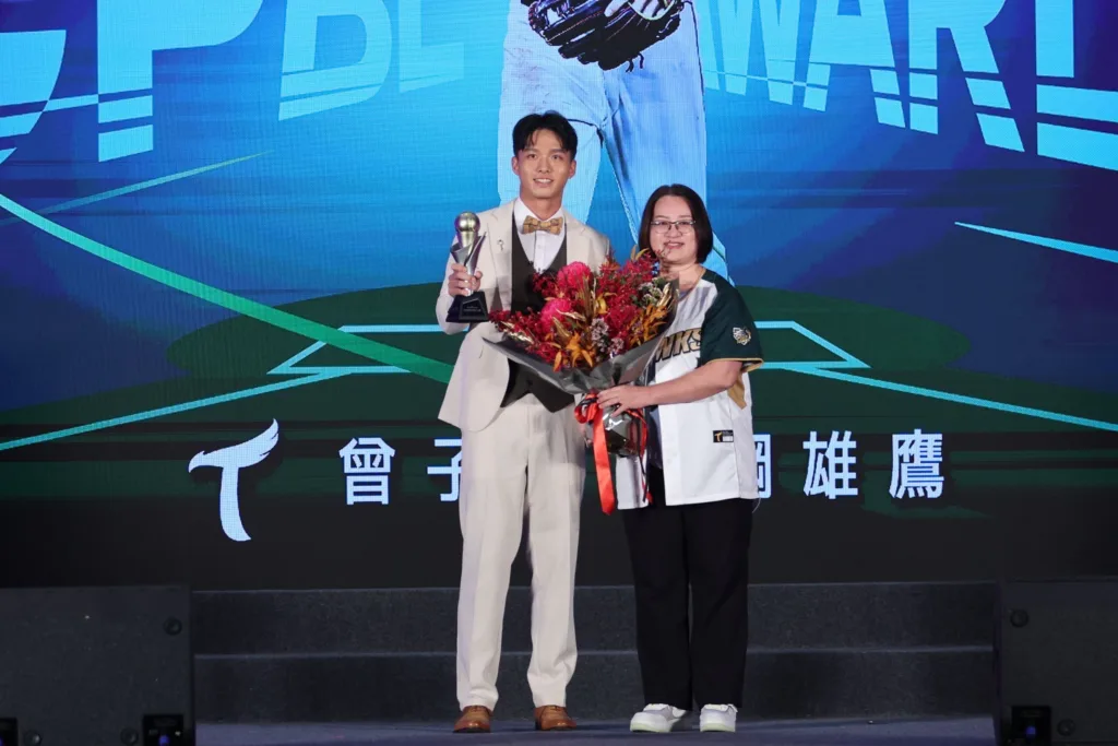 中華隊名單未公布台鋼雄鷹3人自爆收到經典賽邀約吳念庭:年後到中華隊報到 4 台鋼雄鷹曾子祐奪下上季年度新人王