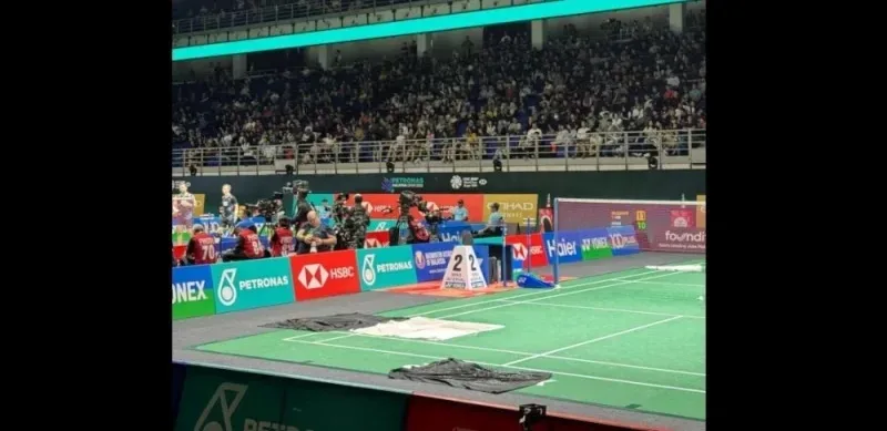 2025馬來西亞公開賽:林俊易晉級16強/邱品蒨戰世排2王祉怡/波波夫0失誤勝克里斯提! 6 賽事意外,場館漏水影響比賽