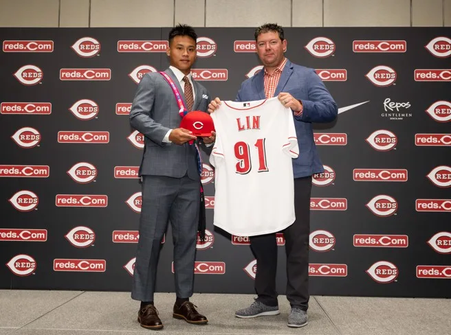 WBC資格賽中華隊名單旅外戰力陸續歸隊、MBM娛樂城帶你一次看 6 林盛恩簽約照