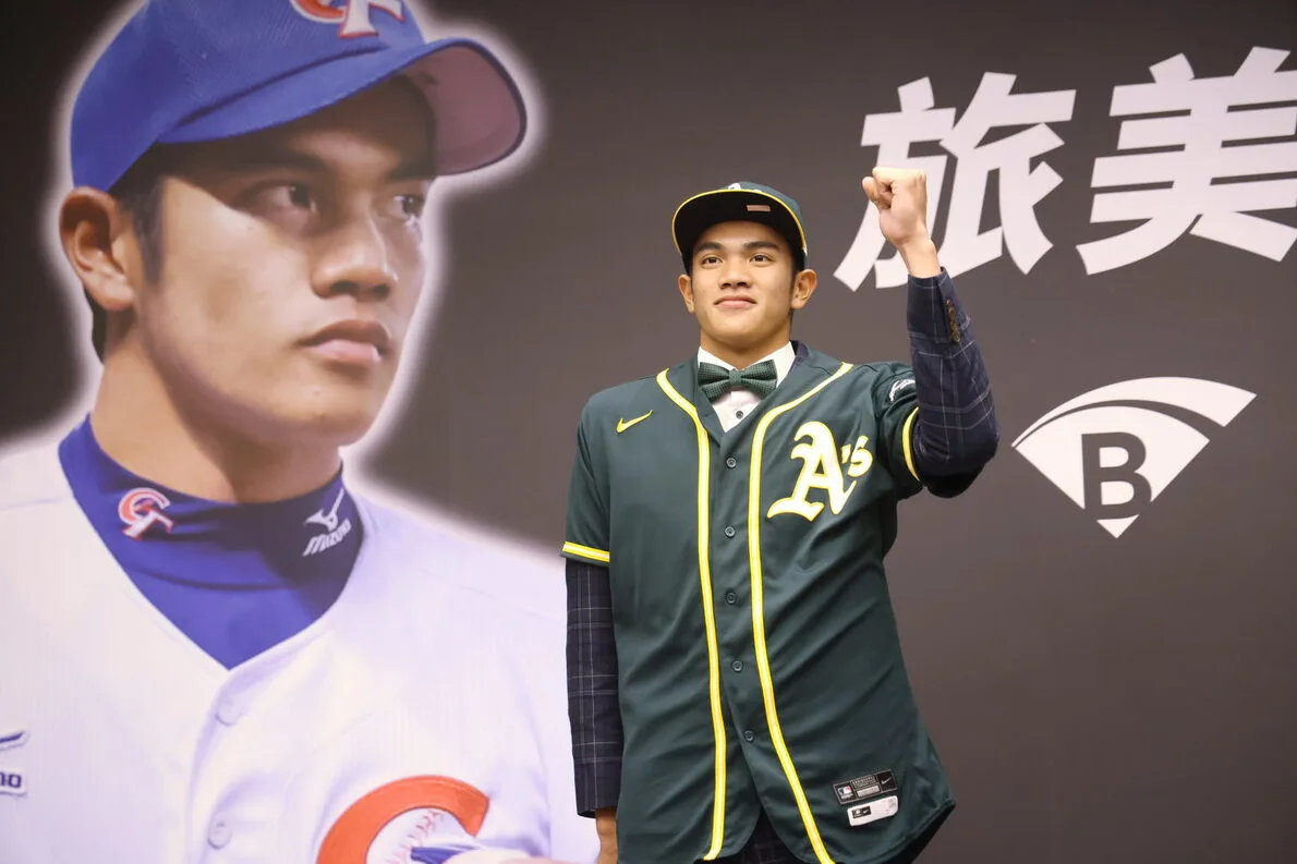 WBC資格賽中華隊名單旅外戰力陸續歸隊、MBM娛樂城帶你一次看 3 林維恩簽約照