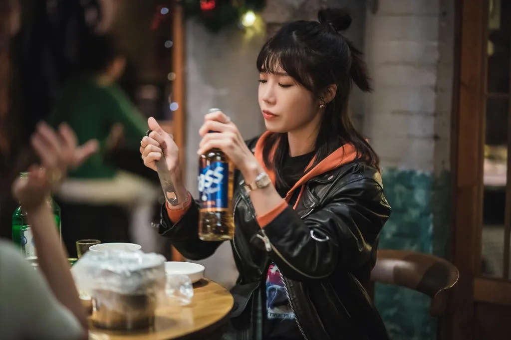 5種喝酒撲克牌遊戲!超簡單茫了也能玩!炒熱氣氛必學! 3 喝酒撲克牌遊戲-疊疊樂