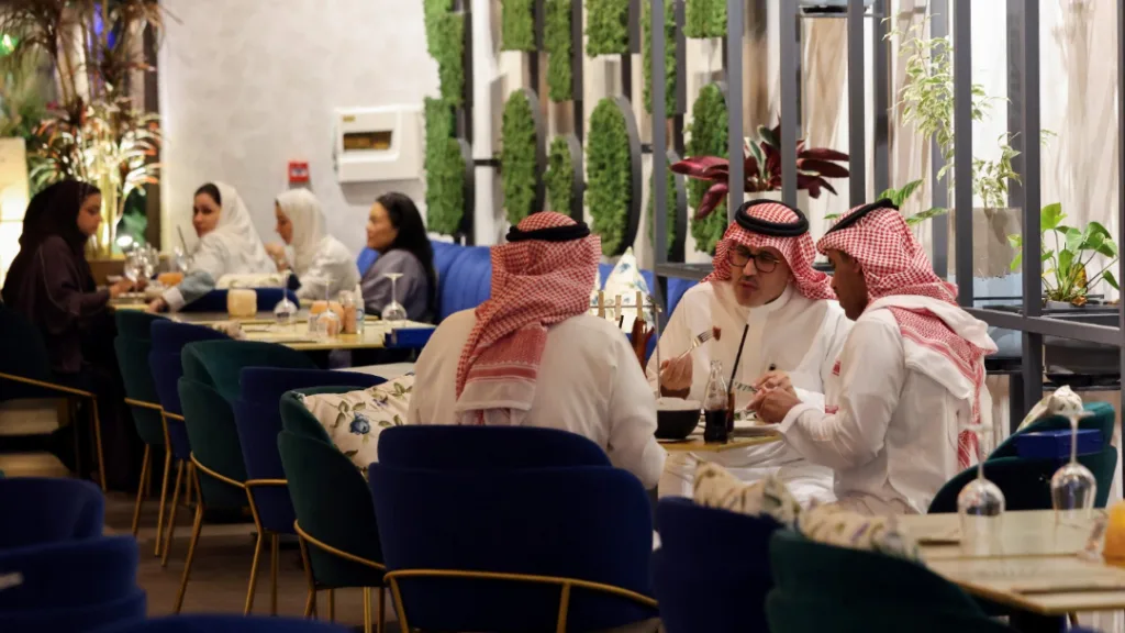 沙國政府為建立後石油經濟，準備在首都利雅德（Riyadh）開設70多年來首間酒類專賣店，專門供應「非穆斯林國家的外交人員。」