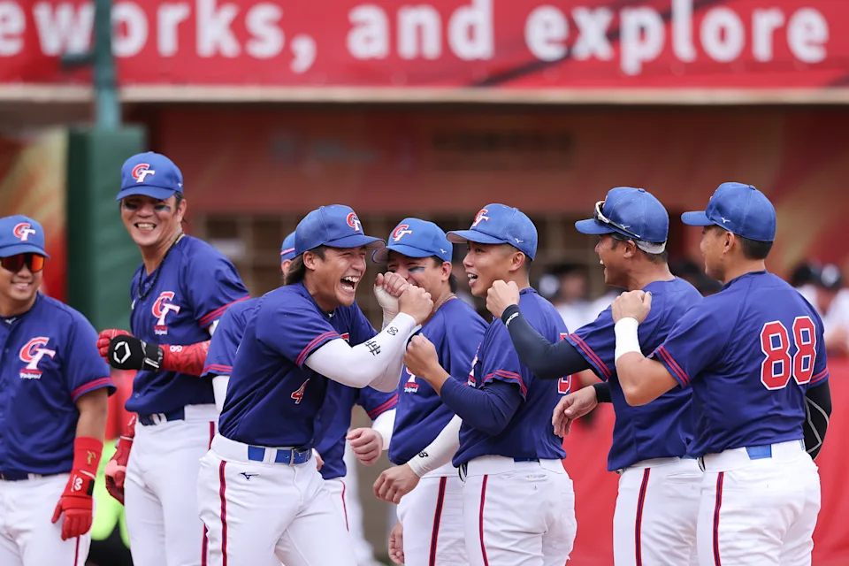 2025亞洲棒球錦標賽資訊大全:台灣賽程、規則、晉級路線 4 中華隊選手互相加油打氣