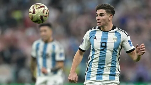 艾瓦雷茲身上有前幾代阿根廷前鋒少見的特質